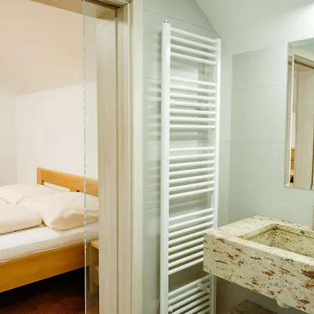 A Restauracia Twin Jasna Gæstehus