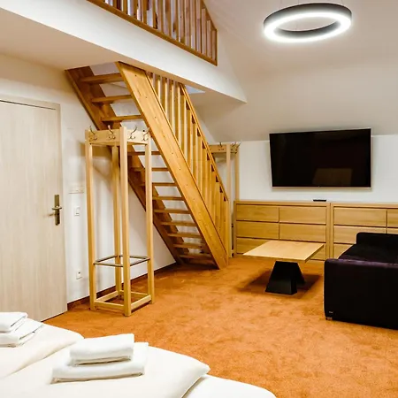 A Restauracia Twin Jasna