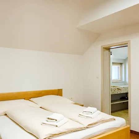 A Restauracia Twin Jasna Gæstehus