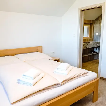 A Restauracia Twin Jasna Gæstehus